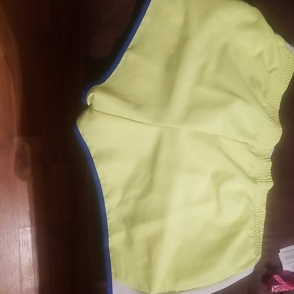 Shorts - Picture 3 of 4